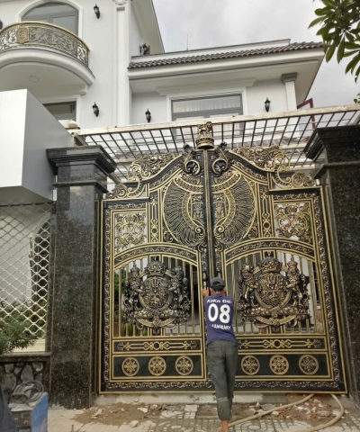 Mẫu cổng đúc nhôm cao cấp 01