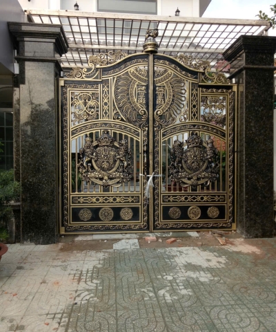 Mẫu cổng đúc nhôm cao cấp 02