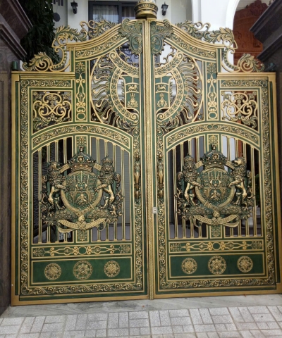 Mẫu cổng đúc nhôm cao cấp 04