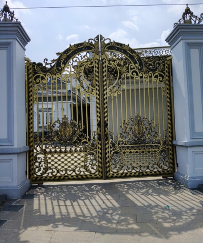 cổng nhom đúc cho nhà ở